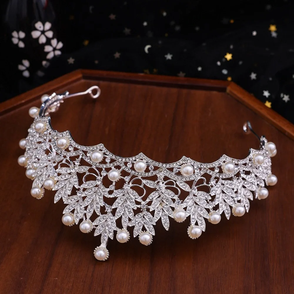 Elegant Silver Tiara with Pearls